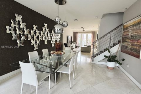 Townhouse in LANDMARK in Doral, Florida 4 bedrooms, 241.45 sq.m. № 2005807