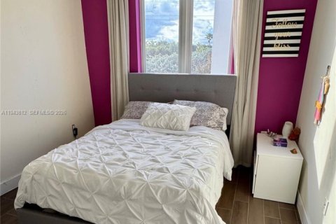 Townhouse in LANDMARK in Doral, Florida 4 bedrooms, 241.45 sq.m. № 2005807 - photo 22