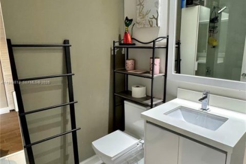 Townhouse in LANDMARK in Doral, Florida 4 bedrooms, 241.45 sq.m. № 2005807 - photo 24