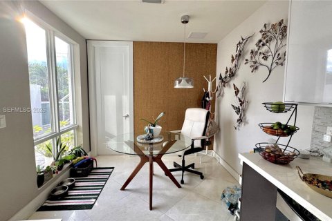 Townhouse in LANDMARK in Doral, Florida 4 bedrooms, 241.45 sq.m. № 2005807 - photo 12