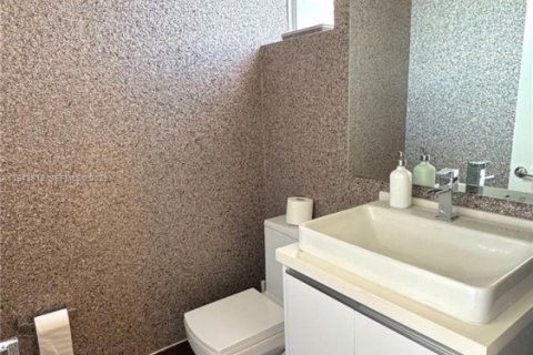 Townhouse in LANDMARK in Doral, Florida 4 bedrooms, 241.45 sq.m. № 2005807 - photo 29