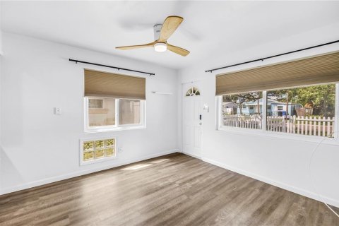Villa ou maison à vendre à Saint Petersburg, Floride: 2 chambres, 62.34 m2 № 1898754 - photo 11
