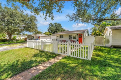 Villa ou maison à vendre à Saint Petersburg, Floride: 2 chambres, 62.34 m2 № 1898754 - photo 2