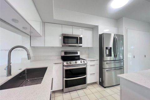 Touwnhouse à vendre à Plantation, Floride: 2 chambres, 120.77 m2 № 2000464 - photo 2