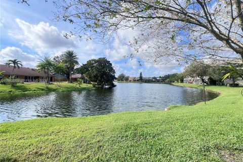 Touwnhouse à vendre à Plantation, Floride: 2 chambres, 120.77 m2 № 2000464 - photo 10