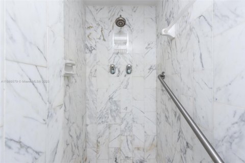 Copropriété à vendre à Miami, Floride: 2 chambres, 136.47 m2 № 1922020 - photo 29