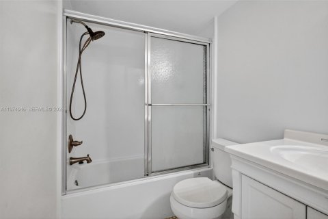 Condo in Aventura, Florida, 1 bedroom  № 2040150 - photo 11