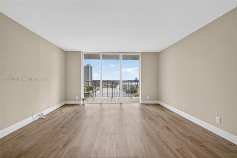 Condo in Aventura, Florida, 1 bedroom  № 2040150 - photo 2