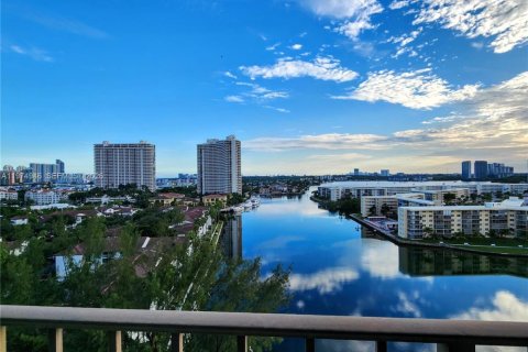 Condo in Aventura, Florida, 1 bedroom  № 2040150 - photo 15