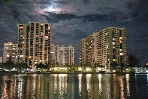 Condo in Aventura, Florida, 1 bedroom  № 2040150 - photo 20