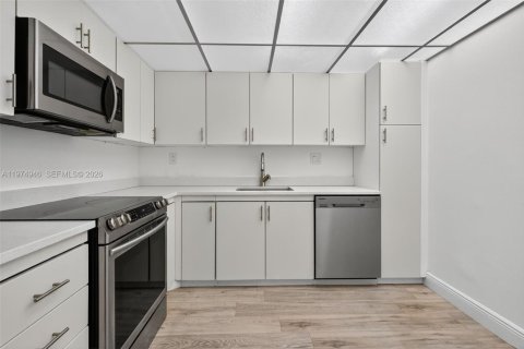Condo in Aventura, Florida, 1 bedroom  № 2040150 - photo 6