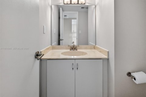Condo in Aventura, Florida, 1 bedroom  № 2040150 - photo 12