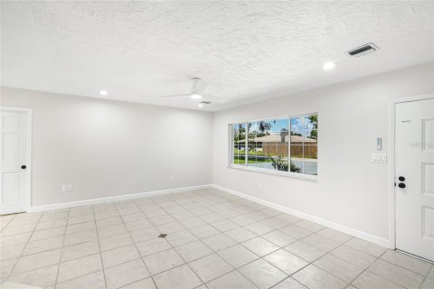 Villa ou maison à vendre à Bradenton, Floride: 3 chambres, 130.43 m2 № 1911200 - photo 3
