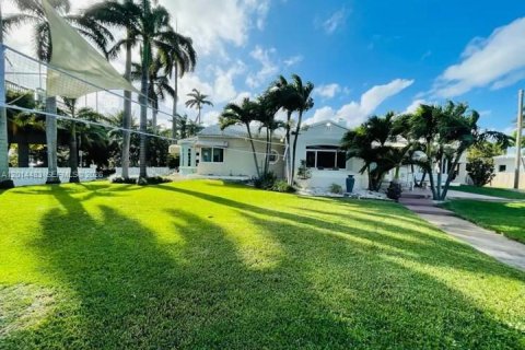 Villa ou maison à vendre à Hollywood, Floride: 5 chambres, 225.75 m2 № 2076503 - photo 25