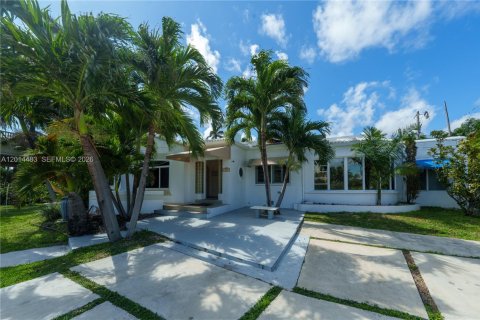 Villa ou maison à Hollywood, Floride 5 chambres, 225.75 m2 № 2076503