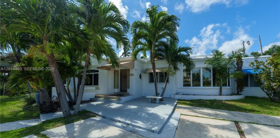 Villa ou maison à Hollywood, Floride 5 chambres, 225.75 m2 № 2076503