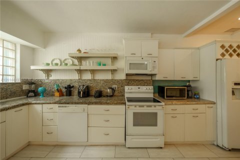 Villa ou maison à vendre à Hollywood, Floride: 5 chambres, 225.75 m2 № 2076503 - photo 7