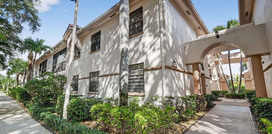 Condo in Boynton Beach, Florida, 3 bedrooms № 2081732