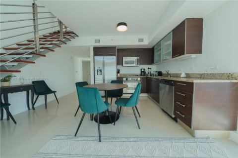 Condo in Miami, Florida, 2 bedrooms  № 2038953 - photo 15