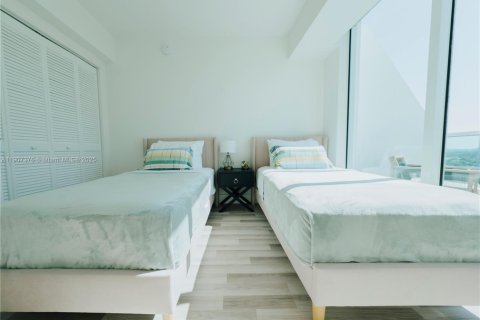 Condo in Miami, Florida, 2 bedrooms  № 2038953 - photo 16