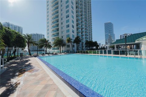 Condo in Miami, Florida, 2 bedrooms  № 2038953 - photo 24