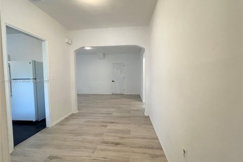 House in Miami, Florida 2 bedrooms, 117.06 sq.m. № 1970817 - photo 8