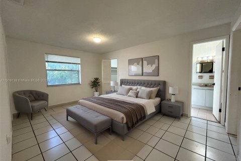 House in Miami, Florida 2 bedrooms, 117.06 sq.m. № 1970817 - photo 10