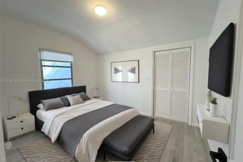 House in Miami, Florida 2 bedrooms, 117.06 sq.m. № 1970817 - photo 18