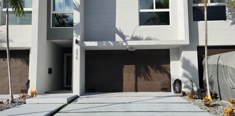 Townhouse in Pompano Beach, Florida 3 bedrooms, 176.33 sq.m. № 2083262