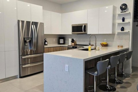 Townhouse in Pompano Beach, Florida 3 bedrooms, 176.33 sq.m. № 2083262 - photo 4