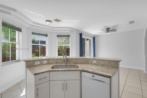 Adosado en venta en Doral, Florida, 3 dormitorios, 150.32 m2 № 2358076 - foto 12