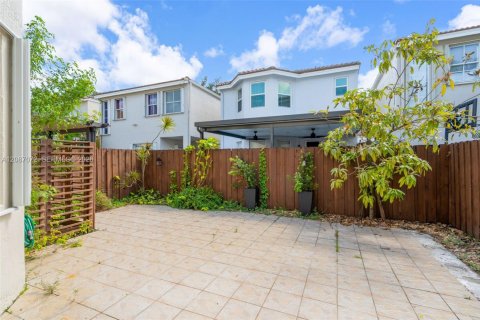Adosado en venta en Doral, Florida, 3 dormitorios, 150.32 m2 № 2358076 - foto 25