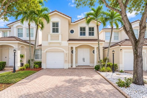 Townhouse in Doral, Florida 3 bedrooms, 150.32 sq.m. № 2358076