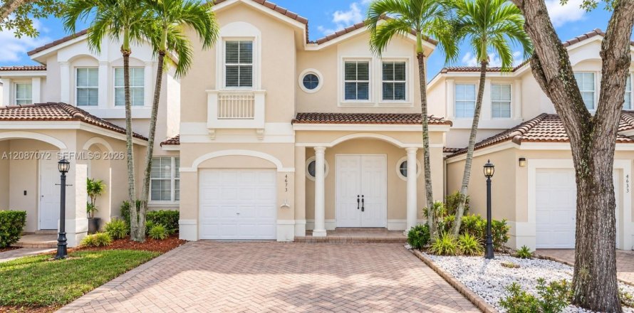 Adosado en Doral, Florida 3 dormitorios, 150.32 m2 № 2358076