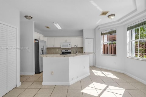 Adosado en venta en Doral, Florida, 3 dormitorios, 150.32 m2 № 2358076 - foto 10