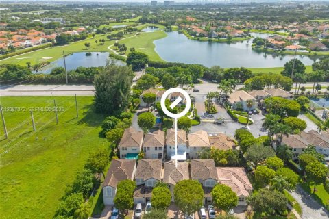 Adosado en venta en Doral, Florida, 3 dormitorios, 150.32 m2 № 2358076 - foto 29