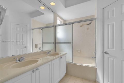 Adosado en venta en Doral, Florida, 3 dormitorios, 150.32 m2 № 2358076 - foto 18