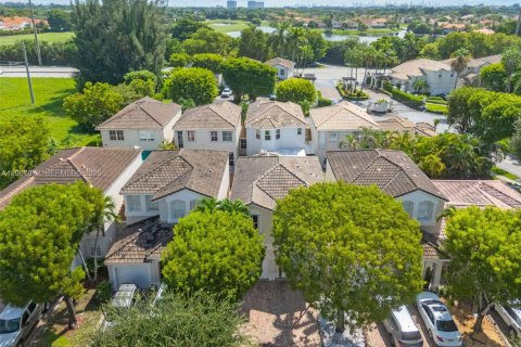 Adosado en venta en Doral, Florida, 3 dormitorios, 150.32 m2 № 2358076 - foto 28