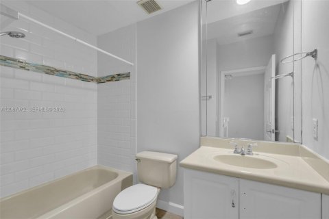 Adosado en venta en Doral, Florida, 3 dormitorios, 150.32 m2 № 2358076 - foto 24