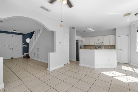 Adosado en venta en Doral, Florida, 3 dormitorios, 150.32 m2 № 2358076 - foto 9