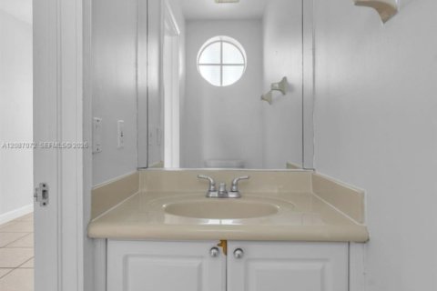Adosado en venta en Doral, Florida, 3 dormitorios, 150.32 m2 № 2358076 - foto 15