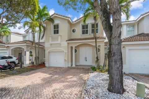 Adosado en venta en Doral, Florida, 3 dormitorios, 150.32 m2 № 2358076 - foto 3