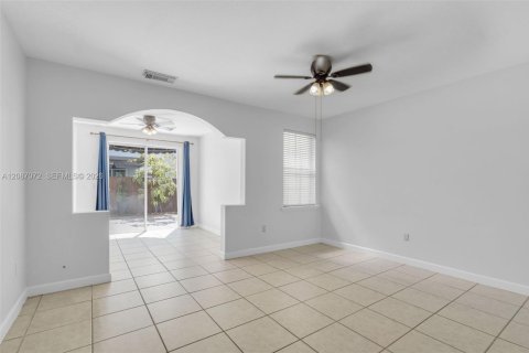 Adosado en venta en Doral, Florida, 3 dormitorios, 150.32 m2 № 2358076 - foto 5