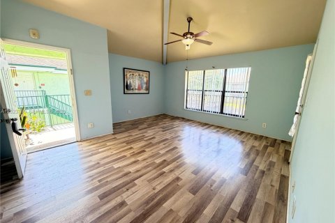 Condominio en Sunrise, Florida, 1 dormitorio  № 2077844