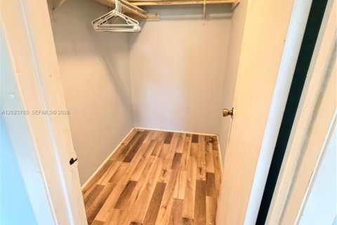 Condominio en alquiler en Sunrise, Florida, 1 dormitorio, 55.28 m2 № 2077844 - foto 8