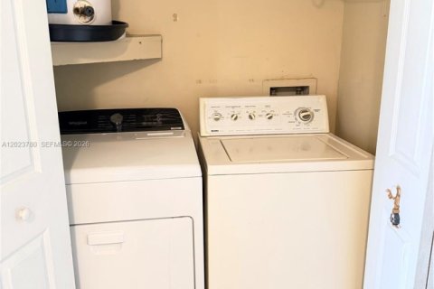 Condominio en alquiler en Sunrise, Florida, 1 dormitorio, 55.28 m2 № 2077844 - foto 4