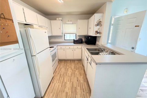 Condominio en alquiler en Sunrise, Florida, 1 dormitorio, 55.28 m2 № 2077844 - foto 3