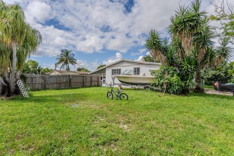 House in Miramar, Florida 3 bedrooms, 131.55 sq.m. № 2250364 - photo 25