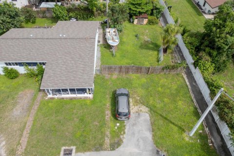House in Miramar, Florida 3 bedrooms, 131.55 sq.m. № 2250364 - photo 23