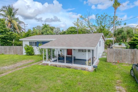 House in Miramar, Florida 3 bedrooms, 131.55 sq.m. № 2250364 - photo 3